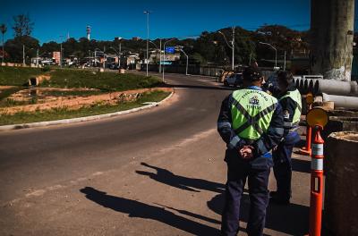 Trânsito na rua Gomes Carneiro terá alterações a partir desta segunda-feira