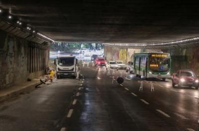 Dmae inicia limpeza de rede pluvial no Túnel da Conceição