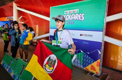 Aluna com deficiência visual de escola municipal da Restinga conquista medalhas em São Paulo