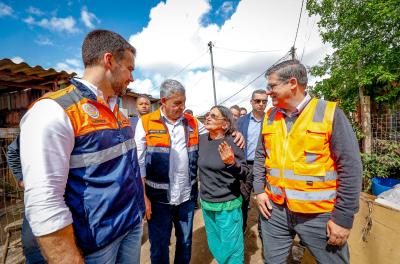 Prefeito e governador vistoriam estragos das chuvas na Vila dos Sargentos