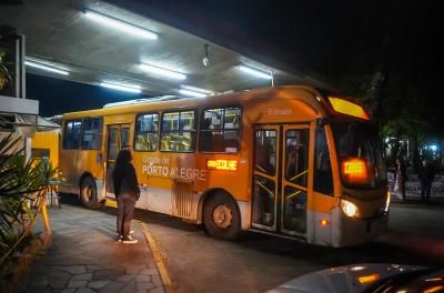 Prefeitura reforça atendimento do transporte com ônibus de empresas privadas 