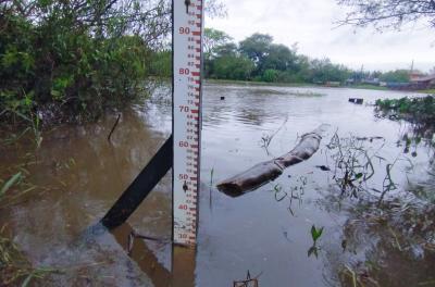 Guaíba volta a ultrapassar cota de inundação no bairro Arquipélago