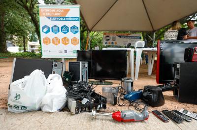 Drive-thru de coleta de resíduos eletrônicos ocorre neste sábado no Parcão