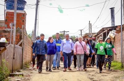 Prefeitura vistoria extensão de redes de água na Vila Laranjeiras