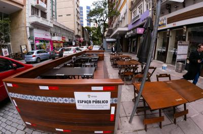 Parklets são alternativas de convivência do cidadão em Porto Alegre