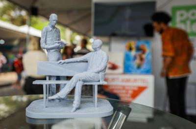 Réplica em miniatura do Monumento à Literatura Brasileira