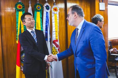 Prefeito em exercício recebe embaixador do Japão e propõe aproximação na área da inovação