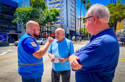 Ação de educação para o trânsito com idosos na Osvaldo Aranha 