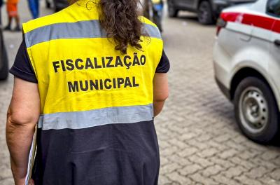 Ferro-velho é interditado por armazenar fios sem origem comprovada no bairro Floresta