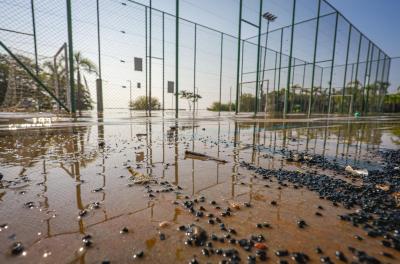 Quadras de areia da Orla seguem interditadas e material será trocado