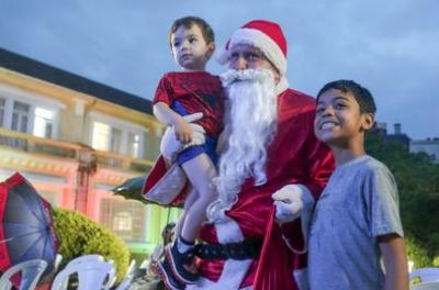 Dmae celebra 62 anos com show de Natal solidário