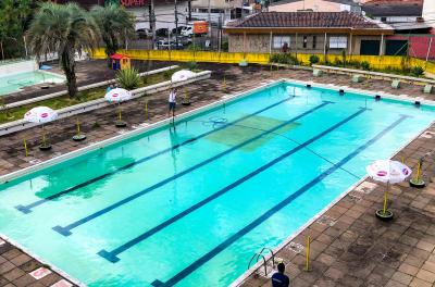 Mais piscinas públicas abrem para banho nesta terça-feira em Porto Alegre