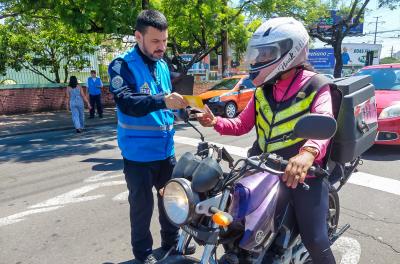EPTC orienta o uso de bolsões para motociclistas na avenida Ipiranga 