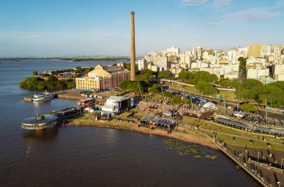 Celebração do Réveillon 2024 tem início na Orla do Guaíba