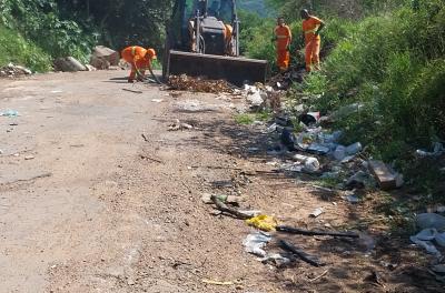 DMLU retira 18 toneladas de resíduos em limpeza na Lomba do Pinheiro