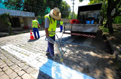 Prefeitura reforça a sinalização viária no entorno das escolas municipais