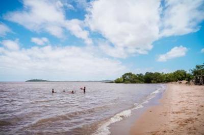 Praias de Belém Novo e Lami próprias para banho no feriado de Navegantes