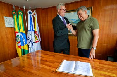 Mauro Pinheiro assume como prefeito em exercício