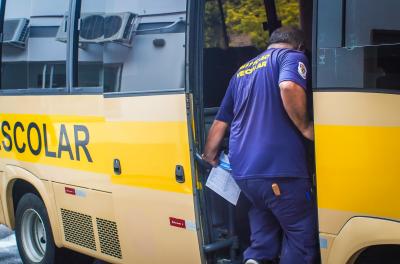 Somente as vans cadastradas são seguras e autorizadas para o transporte escolar de alunos