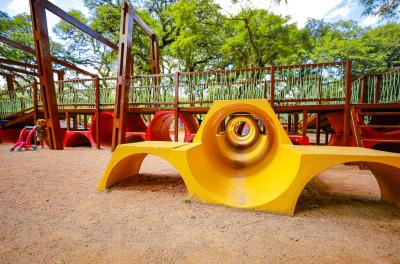 Prefeitura entrega revitalização de três playgrounds da Redenção