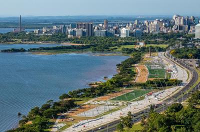 Porto Alegre recebe grupo que participa de convenção nacional sobre turismo