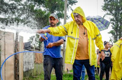 Dmae implementa redes de água em comunidade da Restinga