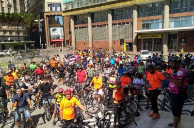 Pedal das Chaminés e passeio de carros antigos na programação do aniversário de Porto Alegre