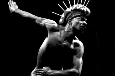 A histórias de artistas da dança negros que ocuparam os palcos de Porto Alegre ao longo do século XX é o eixo central da exposição