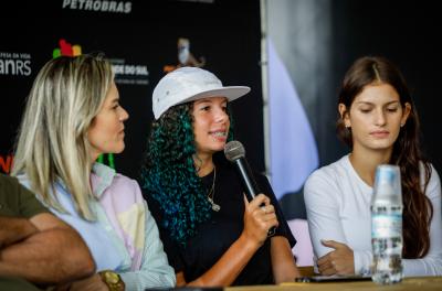 skatistas em coletiva de imprensa do STU 2024 em Porto Alegre