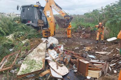 DMLU retira 63 toneladas de resíduos em limpeza no Distrito Industrial da Restinga