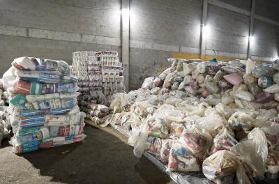 Central Logística da prefeitura abastece entregas de donativos para abrigos familiares
