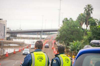 Corredor Humanitário liberado para veiculos de passeio na madrugada