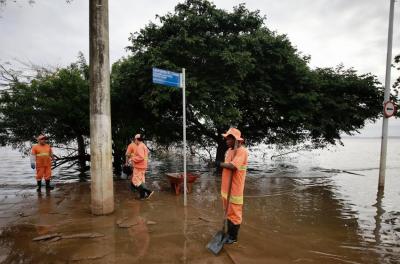 Força-tarefa da prefeitura faz limpeza em 30 locais nesta quarta-feira