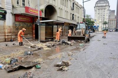 Força-tarefa da prefeitura faz limpeza em 10 locais neste domingo