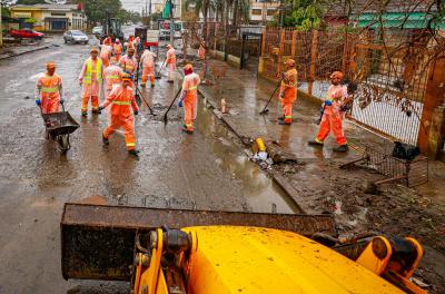 Força-tarefa da prefeitura faz limpeza em 22 locais nesta segunda