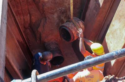 Rompimento de adutora pode causar falta d’água na Zona Norte