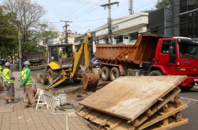 Trânsito tem bloqueio parcial em trecho da Quintino Bocaiúva até sexta-feira