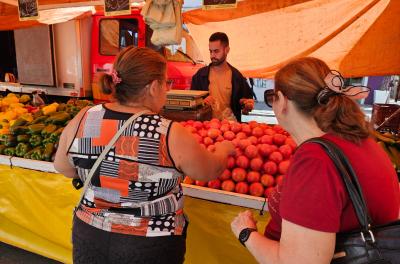 Feiras de hortifruti ocorrem normalmente neste sábado