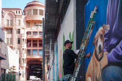 Travessa Passarinho recebe pintura de murais por artistas ao som de orquestra neste sábado. Foto: Luticiano Brum