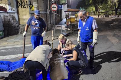 Vigilância Ambiental captura 25 escorpiões amarelos no Centro em ação noturna