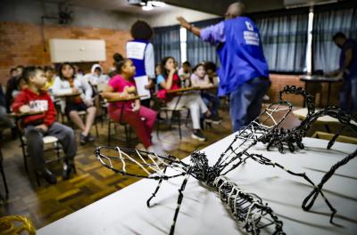 Agentes de endemias da zona Sul visitam escolas para conscientizar sobre a dengue
