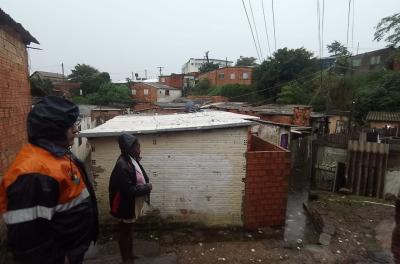 Defesa Civil amplia vigilância de alerta para chuvas intensas e ventos fortes em Porto Alegre