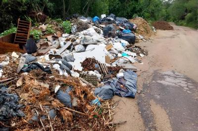 DMLU faz limpeza no bairro Lomba do Pinheiro neste domingo