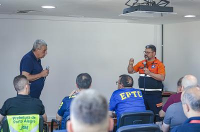 Prefeito mobiliza equipes devido à previsão de chuva forte nas próximas horas