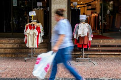Varejo registra melhor saldo de emprego do mês de novembro desde 2021