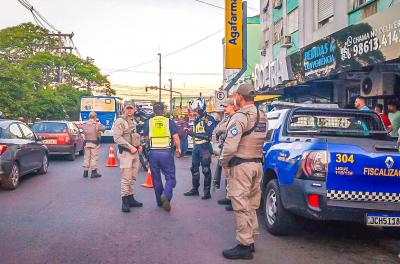 Operação da EPTC recolhe motos e faz autuações após denúncia de malabarismo e racha na Zona Nort