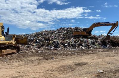 Prefeitura inicia serviços de limpeza e transporte dos resíduos do  último bota-espera da enchente