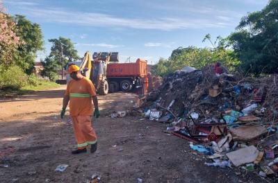 DMLU retira 30 toneladas de resíduos em limpeza no Sarandi