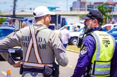 EPTC e Brigada Militar recolhem carros por prática de racha no Belém Novo
