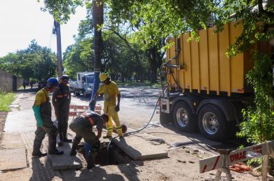 Dmae mobiliza 31 equipes na limpeza da rede de drenagem urbana de Porto Alegre